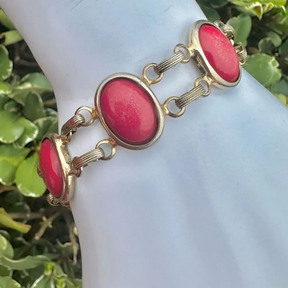 Red and gold tone vintage bracelet